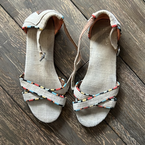 TOMS Sandals. Size 5.5 - Picture 2 of 2